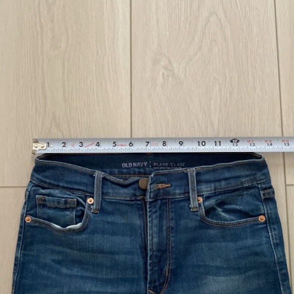 Worn Old Navy Flare High Rise - Picture 4 of 8